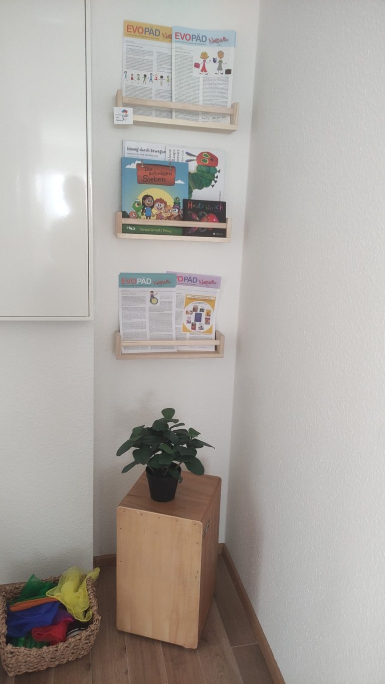Tücher, Lesematerial, Bücher, Infomaterial, Broschüren, Flyer, Visitenkarten